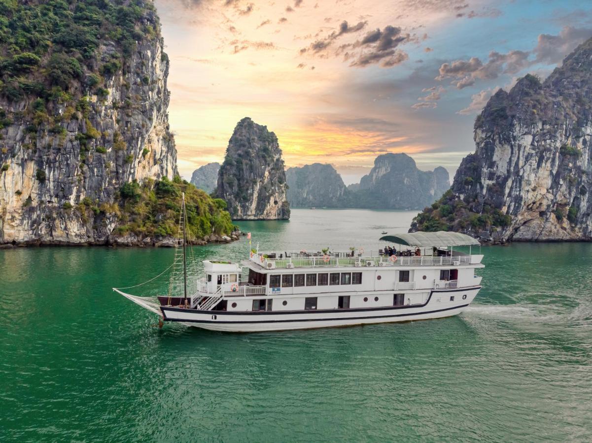 Legend Cruise Hotel Ха Лонг Екстериор снимка