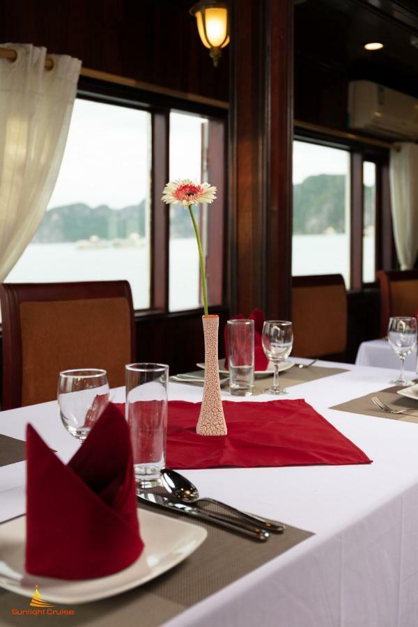 Legend Cruise Hotel Ха Лонг Екстериор снимка